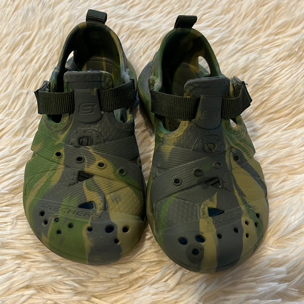 Boy Skechers Waterproof Shoes Green Camo Sz 10